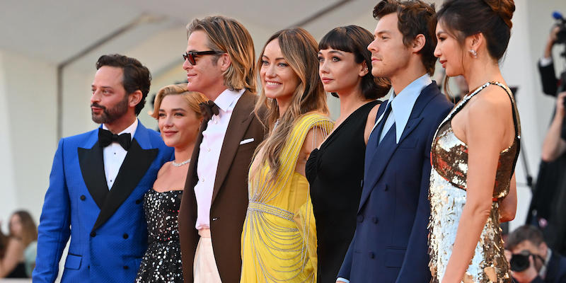 Da sinistra Nick Kroll, Florence Pugh, Chris Pine, Olivia Wilde, Sydney Chandler, Harry Styles e Gemma Chan (ANSA/ETTORE FERRARI)