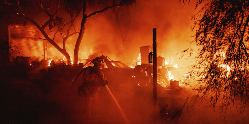 L'incendio vicino a Hemet, nel sud della California, il 5 settembre 2022 (AP Photo/Ethan Swope, LaPresse)