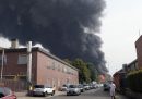 Il grosso incendio in un'azienda chimica a San Giuliano Milanese