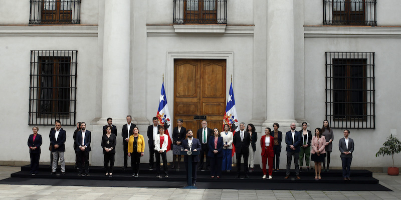 Il presidente del Cile Gabriel Boric annuncia il rimpasto di governo (AP Photo/Luis Hidalgo)