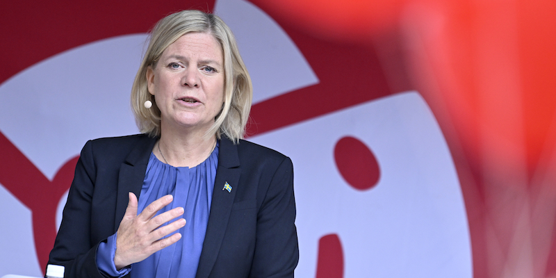 La prima ministra Magdalena Andersson durante la campagna elettorale (Pontus Lundahl/TT News Agency via AP)