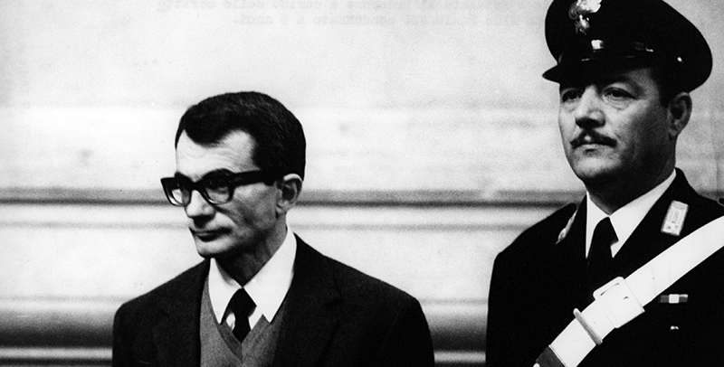 Aldo Braibanti durante il processo di cui fu imputato (LaPresse Torino/Archivio storico)