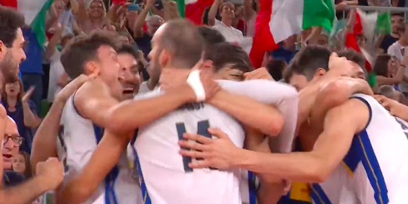 L'Italia festeggia la vittoria contro la Francia ai quarti dei Mondiali in Slovenia (Volleyball World)