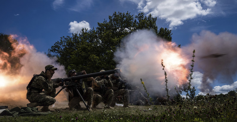 Addestramento di soldati ucraini nella regione di Kharkiv, Ucraina, nel luglio 2022 (AP Photo/Evgeniy Maloletka, File)