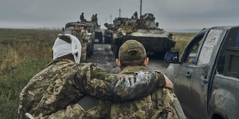 Soldati ucraini durante la controffensiva nella regione di Kharkiv (AP Photo/Kostiantyn Liberov)