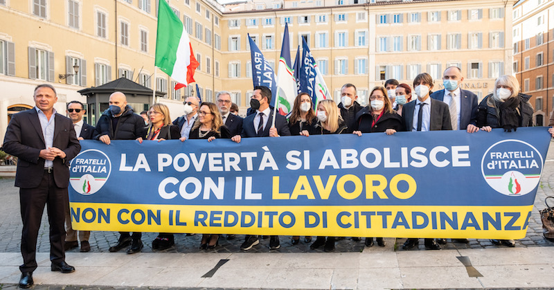 Manifestazione dei deputati di Fratelli d'Italia contro il reddito di cittadinanza a Roma nel 2021 (Foto Mauro Scrobogna/LaPresse)
