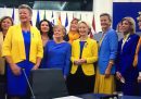 Le commissarie europee vestite di giallo e blu in sostegno dell’Ucraina (tranne una)