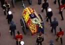 Le foto della processione per la regina Elisabetta II