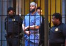 La procura di Baltimora ha chiesto di annullare la condanna contro Adnan Syed, reso famoso dal podcast “Serial”