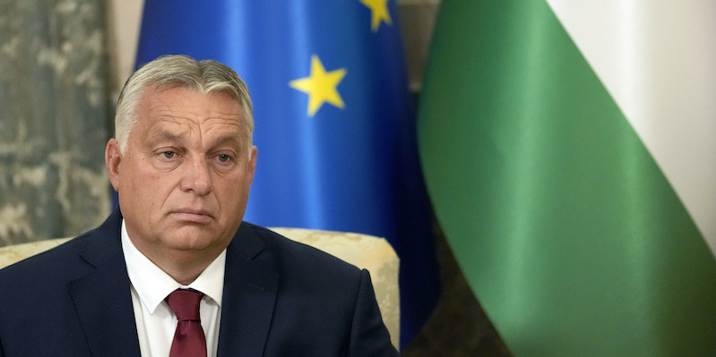 Il primo ministro ungherese Viktor Orbán a Belgrado venerdì (AP Photo/Darko Vojinovic)
