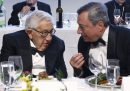 La faccia di Draghi quando Kissinger gli ha predetto che non si ritirerà