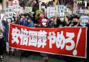 Le proteste per i funerali di stato di Shinzo Abe, in Giappone