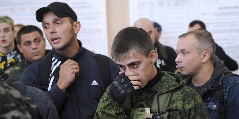 Reclute russe in un centro di reclutamento nel sud della Russia (AP Photo, File)