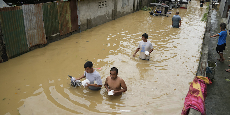 Gli effetti del tifone Noru nella città di San Miguel, nelle Filippine (AP Photo/Aaron Favila)