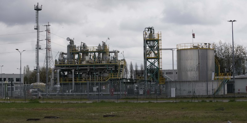 Un impianto di stoccaggio di gas naturale a Brugherio, in Brianza (AP Photo/Luca Bruno, LaPresse)