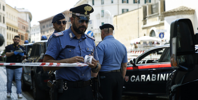 Un'operazione dei carabinieri a Roma (Foto Cecilia Fabiano /LaPresse)