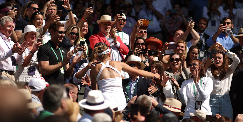 Rybakina e Utemuratov subito dopo la vittoria a Wimbledon (Julian Finney/Getty Images)