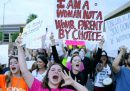 Due tribunali hanno sospeso le leggi che rendevano illegale l'aborto in Ohio e Arizona, negli Stati Uniti