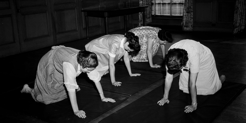 Ginnastica preparto, New York, 21 giugno 1953 (AP Photo/Dan Grossi)