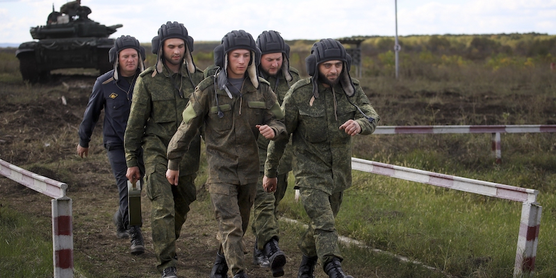 L'addestramento di alcuni soldati a Rostov dopo la mobilitazione. (AP Photo)