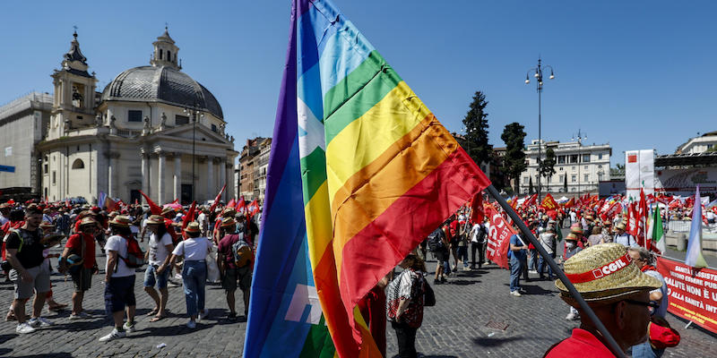 Bandiere della pace in una manifestazione di giugno (ANSA/FABIO FRUSTACI)