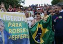 Un politico brasiliano di estrema destra e alleato di Jair Bolsonaro ha attaccato alcuni agenti della polizia con fucile e granate per evitare di essere arrestato