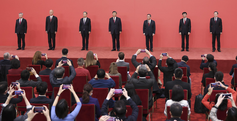 Il nuovo Comitato permanente, con Xi Jinping al centro e Li Qiang alla sua sinistra (Lintao Zhang/Getty Images)