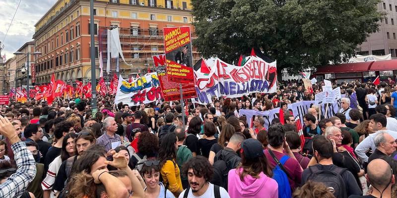 Il corteo di sabato a Bologna (Global project/Twitter)