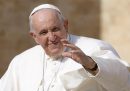 Papa Francesco dice che anche i preti e le suore guardano i porno