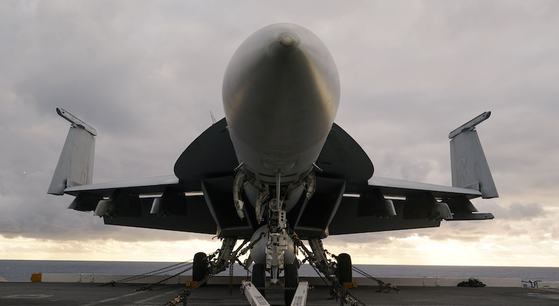 Un cacciabombardiere statunitense F/A 18 (AP Photo/Steve Helber)