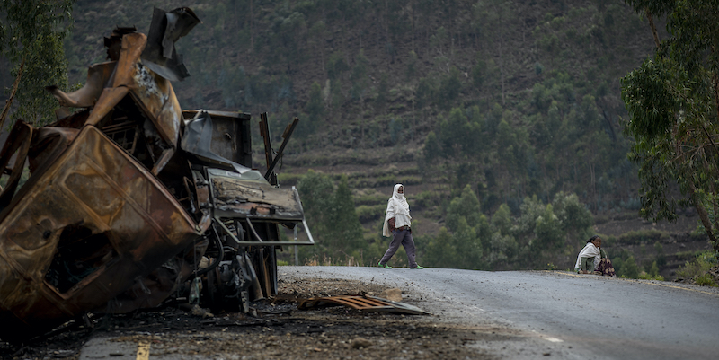 Un camion distrutto nella regione del Tigrè (AP Photo/Ben Curtis, File)