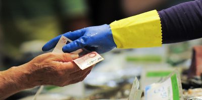 Che senso ha alzare il tetto all'uso del denaro contante?