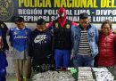 I poliziotti travestiti da supereroi per un'operazione antidroga in Perù