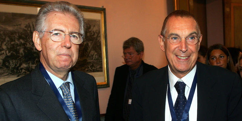 Franco Tatò, a destra, con Mario Monti nel 2006 (MATTEO BAZZI/ANSA)