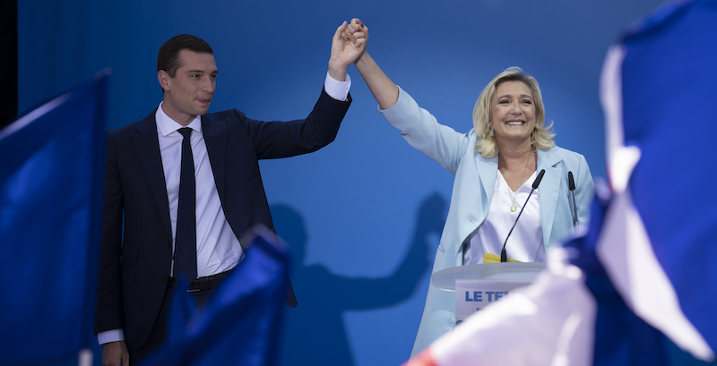 Jordan Bardella e Marine Le Pen nel 2021 (AP Photo/Daniel Cole)