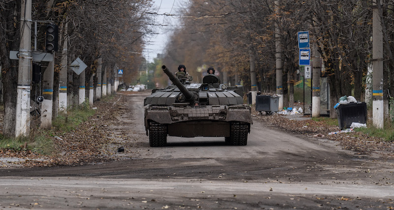Un carro armato ucraino a Bakhmut a fine ottobre (Carl Court/Getty Images)