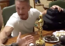Il video di Sean Penn che regala uno dei suoi Oscar a Volodymyr Zelensky