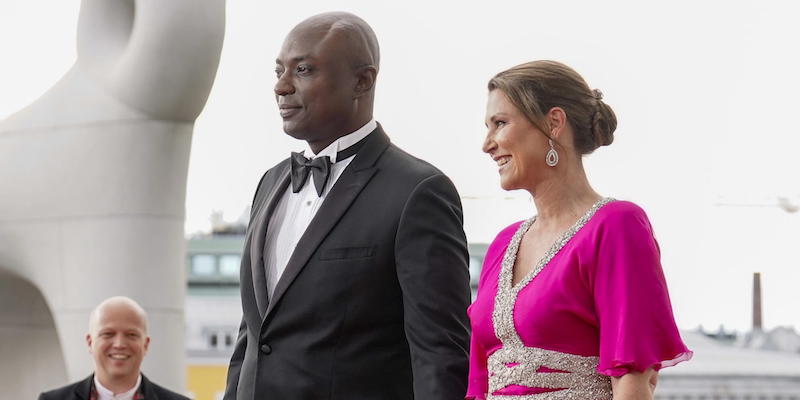 La principessa Martha Louise di Norvegia e il suo fidanzato, Durek Verrett, arrivano a una festa della famiglia reale a Oslo, il 16 giugno 2022 (EPA/ Hakon Mosvold Larsen/ POOL, ANSA)