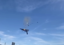 Il video di due aerei militari d'epoca che si scontrano in volo a Dallas