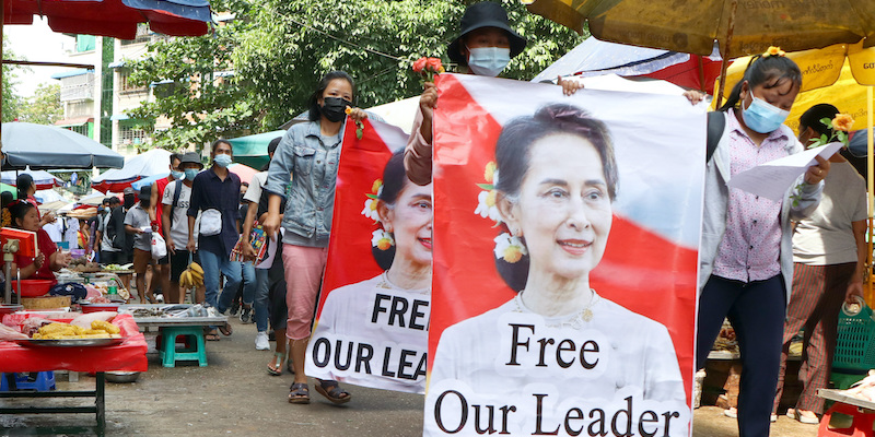 Le proteste del 2021 contro la giunta militare a Yangon, la capitale del Myanmar (AP Photo, File)