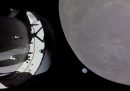 La Luna vista da vicino e la Terra da lontano, grazie a Orion