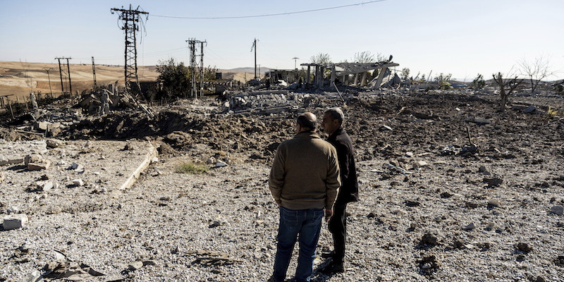 Le conseguenze di un attacco turco in Siria (AP Photo/Baderkhan Ahmad)