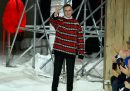 Lo stilista belga Raf Simons chiuderà dopo 27 anni il marchio di abbigliamento maschile che porta il suo nome