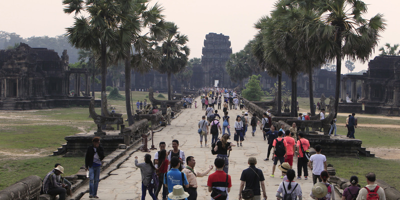 Turisti ad Angkor Wat, Cambogia. (AP Photo/Heng Sinith)