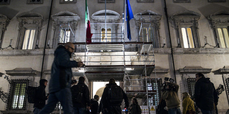 Palazzo Chigi lunedì sera, durante il Consiglio dei ministri (ANSA/ANGELO CARCONI)