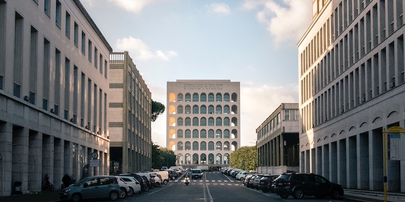 Viale della Civiltà del Lavoro, all'Eur, Roma (Marie Ginette Amirault/Unsplash)