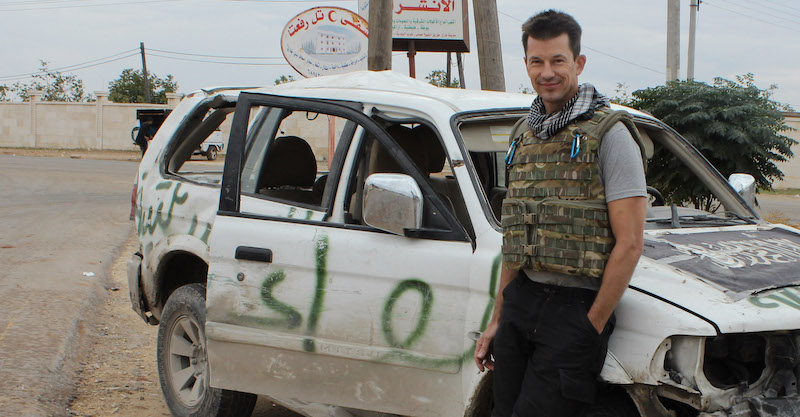 John Cantlie poco prima di essere catturato, nel novembre 2012 (AP Photo)