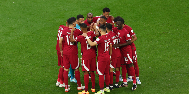 La Nazionale del Qatar prima dell'esordio ai Mondiali (Elsa/Getty Images)