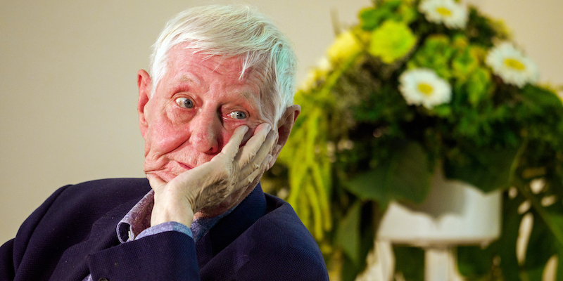 Lo scrittore tedesco Hans Magnus Enzensberger a Waischenfeld, in Germania, nel 2017 (Nicolas Armer/dpa, ANSA)