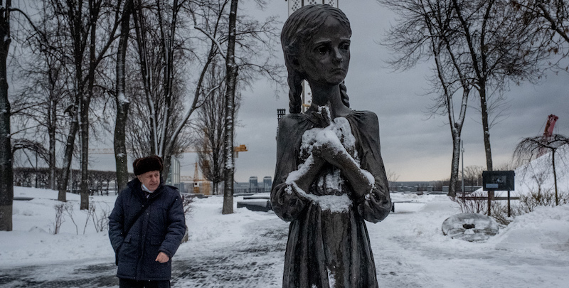 Un monumento di commemorazione dell'Holodomor a Kiev (Chris McGrath/Getty Images)